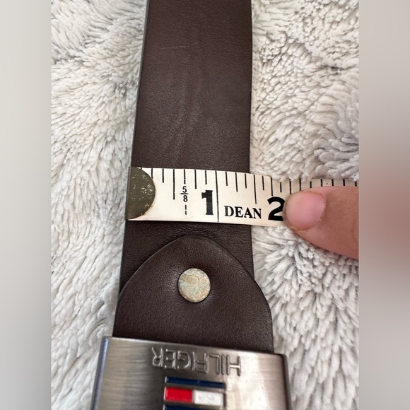 TOMMY HILFIGER men’s brown leather belt - Picture 5 of 9